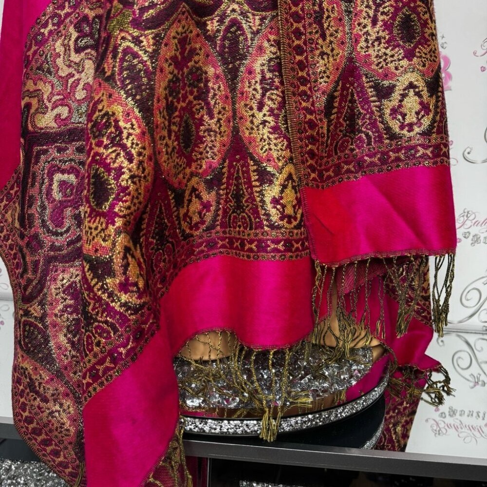 Scarf gold shimmer bright pink Elegant Paisley Shawl in Rich Pink and Gold - Picture 2 of 13